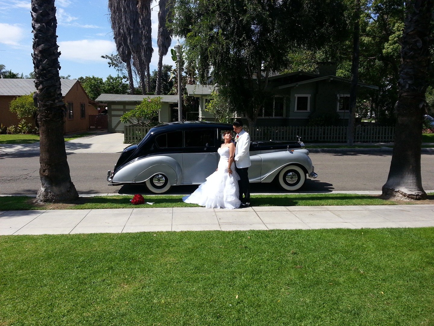 Classic car rental – The perfect way to bring royal flavor to your wedding